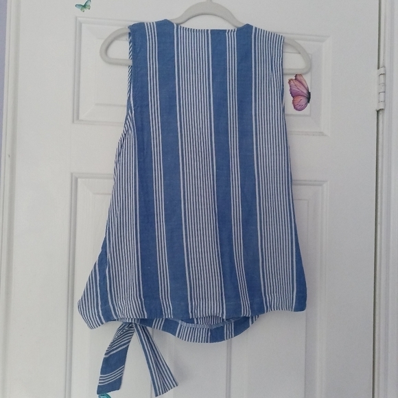 ENTRO Vertical Blie and White Striped Tank - Picture 2 of 6